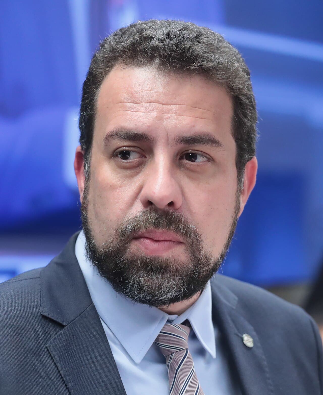 Boulos critica chantagem do mercado e defende cortes em privilégios e supersalários