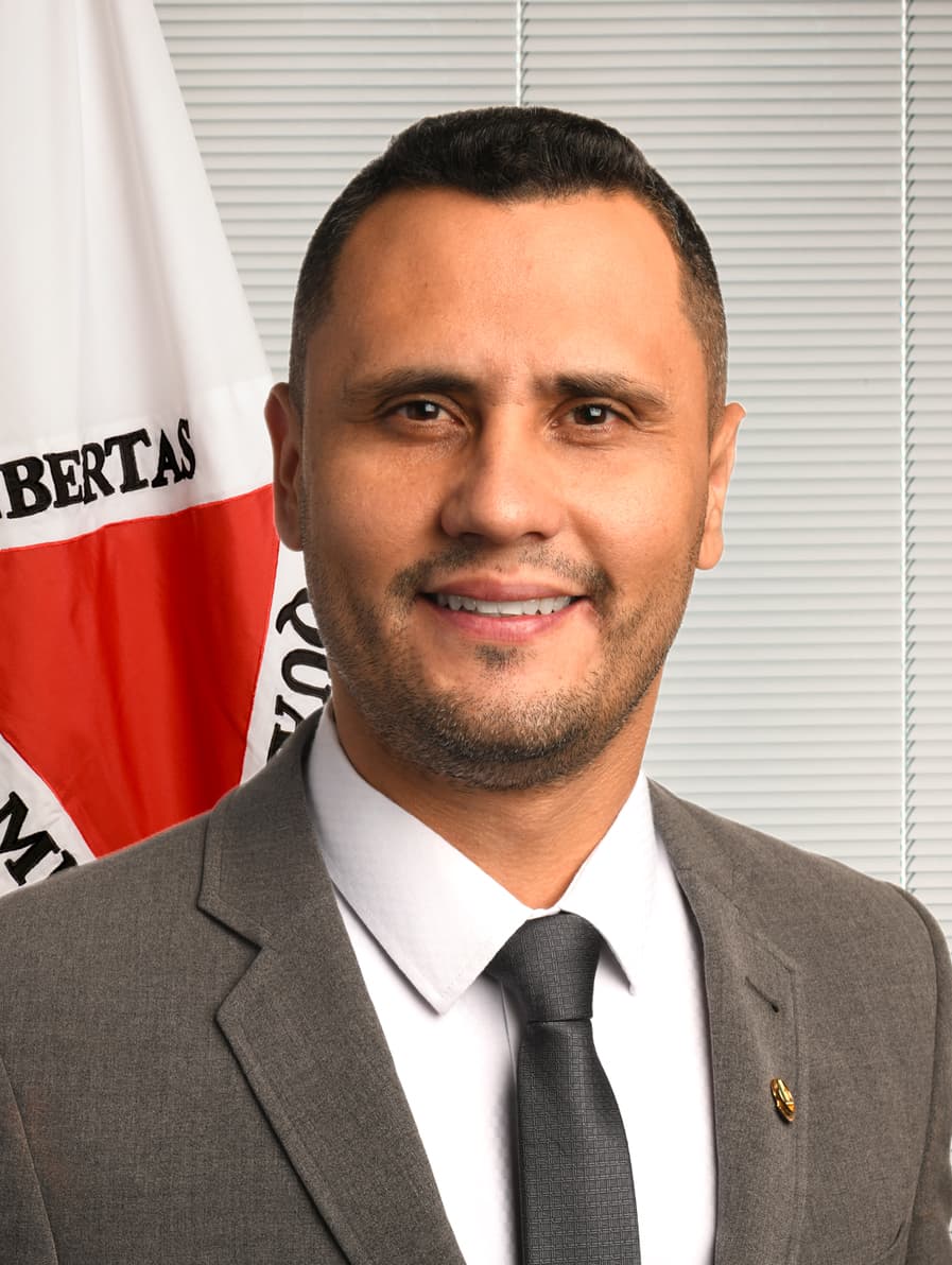 Cleitinho apoia Flávio Bolsonaro, mas mantém discrição em campanha após alerta de Lula