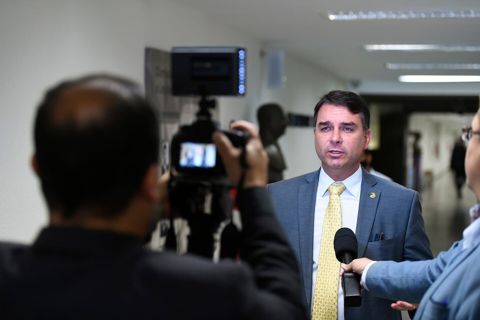 Flávio Bolsonaro celebra exoneração de Anthony Garotinho da Segurança do Rio